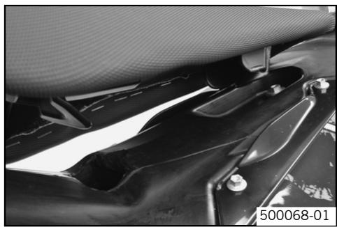 KTM 450 XC-F - Mounting the seat - 1