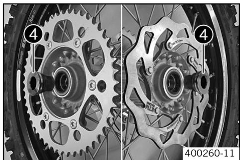 KTM 450 XC-F - Removing rear wheel - 3