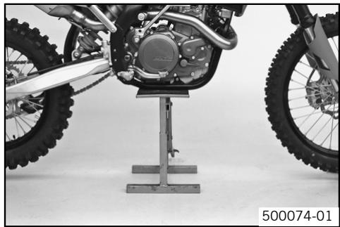 KTM 450 XC-F - Jacking up the motorcycle - 1
