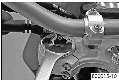 KTM 450 XC-W USA - Adjusting spring preload of the fork - 1