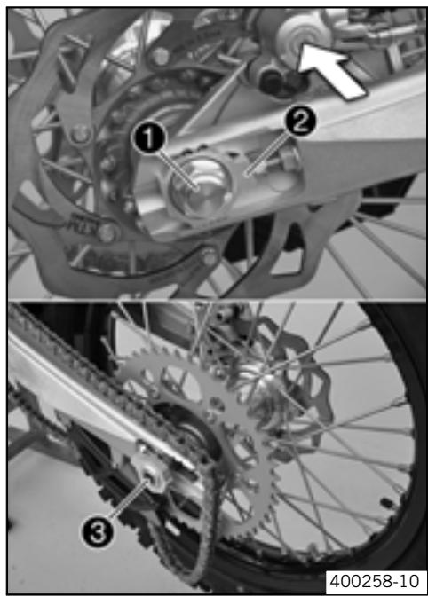 KTM 450 XCR-W USA - Removing rear wheel - 1