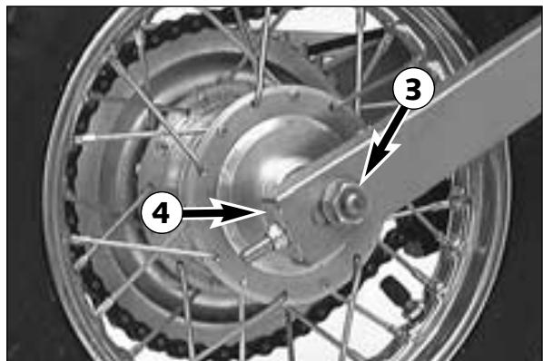 KTM 50 SX SENIOR - Removing and mounting the front wheel - 1