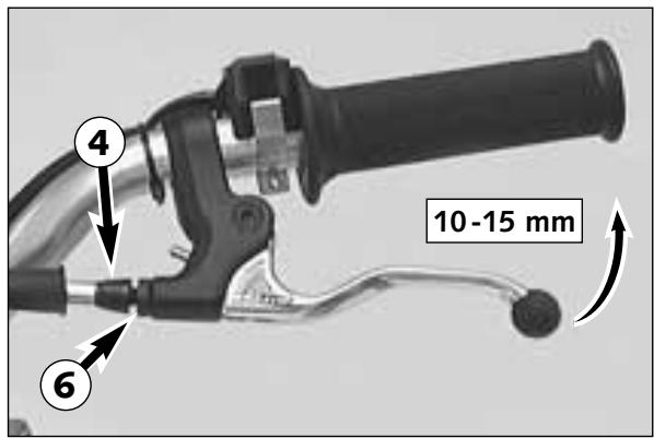 KTM 50 SX SENIOR - Checking the front brake linings for wear - 1