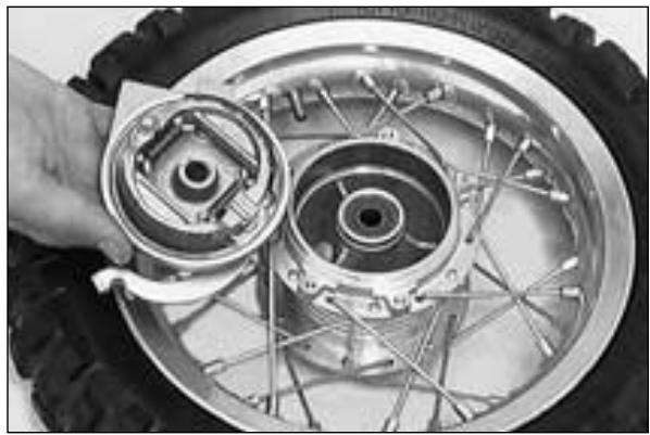KTM 50 SX SENIOR - Checking the rear brake linings for wear - 1
