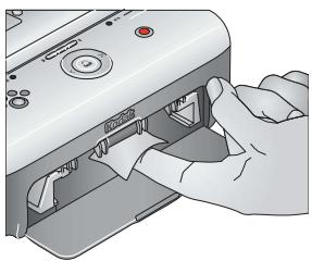 KODAK PRINTER DOCK - Cleaning the paper feed roller - 1