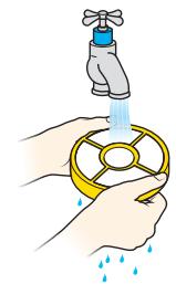 DYSON DC14 - Washing the filter - 1