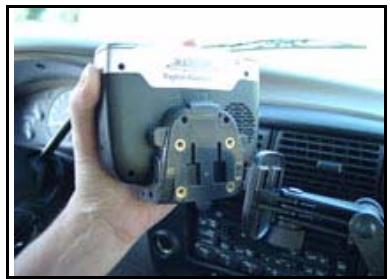 MAGELLAN ROADMATE 6000T - Installer le support de fixation pour pare-brise - 2