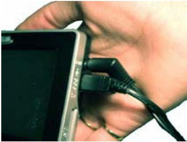 MAGELLAN MAESTRO 4250 - Connecting Power and FM Antenna - 1