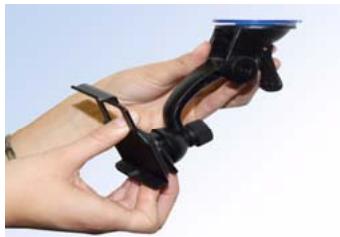 MAGELLAN MAESTRO 4350 - Attaching the Cradle to the Swivel Mount - 1