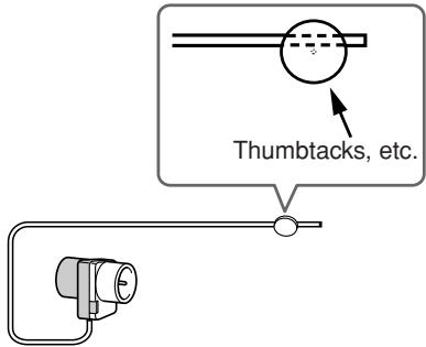 ONKYO HT-R640 - Use thumbtacks or something similar to fix the FM antenna into position. - 1