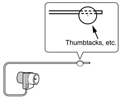 ONKYO HT-S770 - Use thumbtacks or something similar to fix the FM antenna into position. - 1