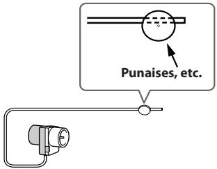 ONKYO UP-HT1 - Fixez l'antenne FM au mur à l'aide de punaises. - 1