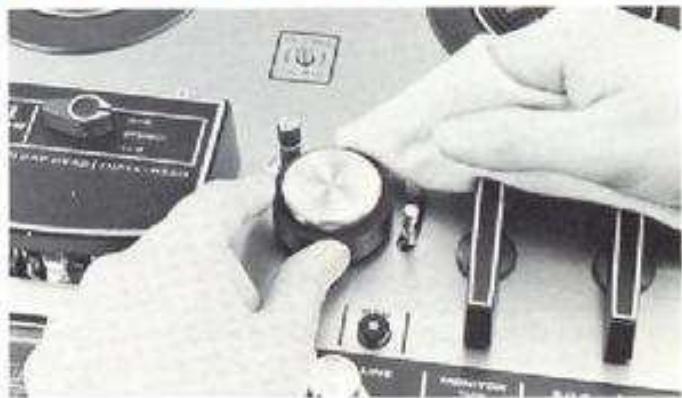 AKAI 4000DS MK-II - PINCH WHEEL & CAPSTAN CLEANING - 1