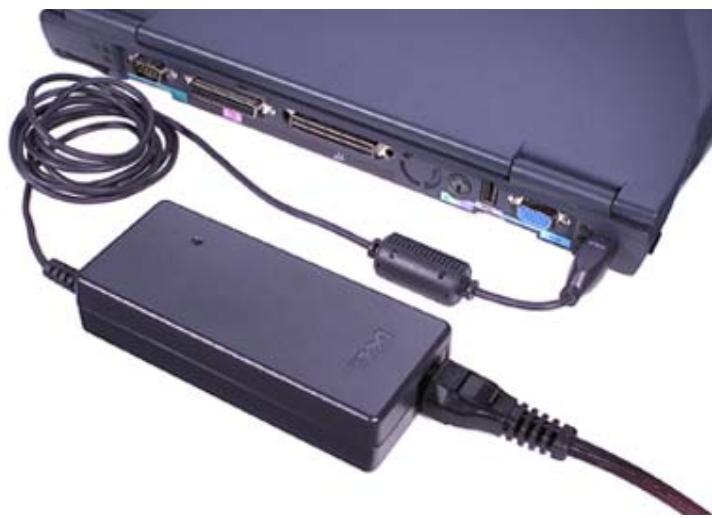 DELL LATITUDE C510 - Podłuczanie zasilacza prądu zmiennego - 1