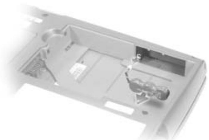 DELL LATITUDE D600 - Extraere instalar la bateria de reserva - 2