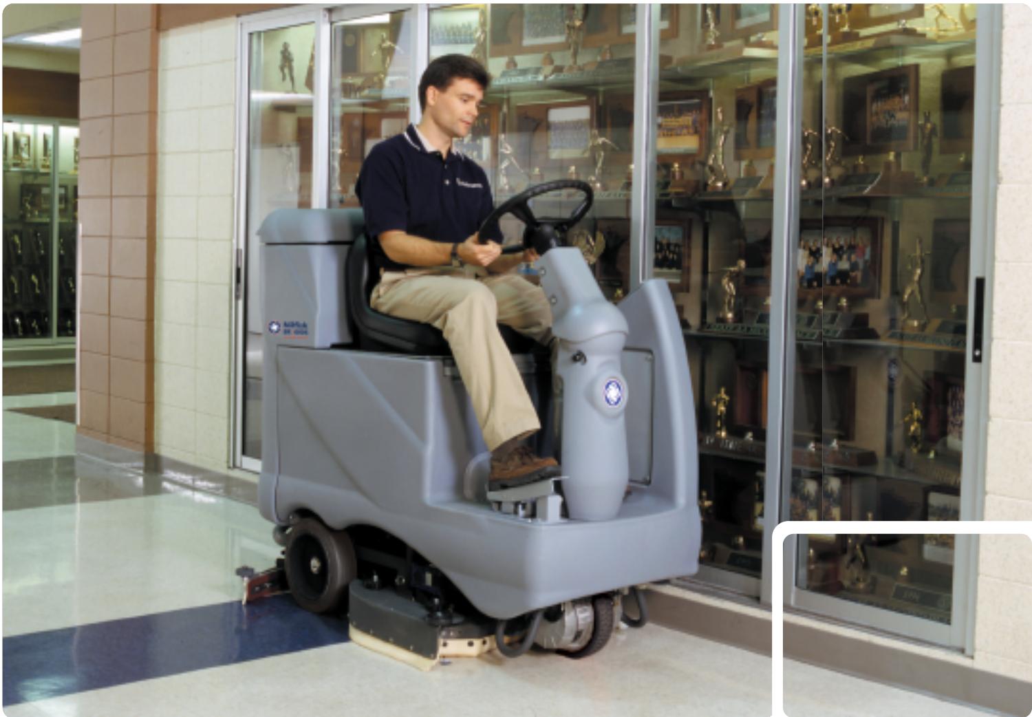 NILFISK BR 700S - Total versatility in ride-on cleaning - 1