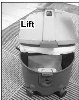 NILFISK GD 111 - Dust bag replacement - 11
