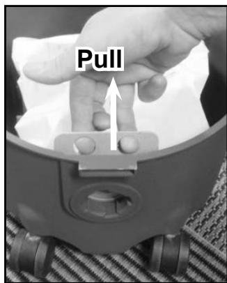 NILFISK GD 111 - Dust bag replacement - 12