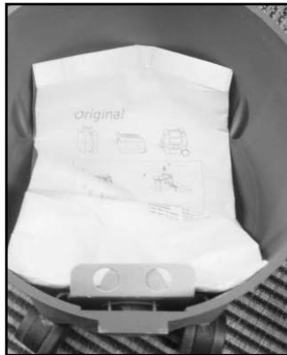 NILFISK GD 111 - Dust bag replacement - 3