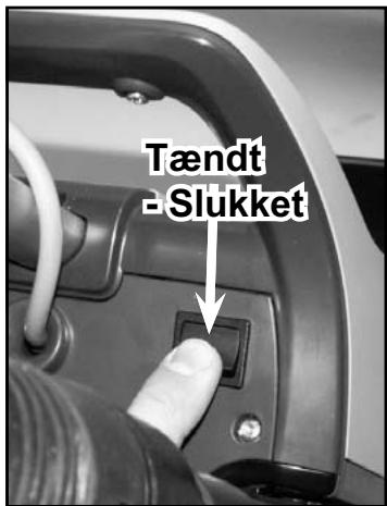 NILFISK GU 355-DUAL - BEMÄERK! Sørg altid for atAGE ledningen ud af stikkontakten, før du udforer vedligeholdelse pa maskinen. - 2