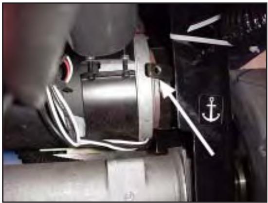 NILFISK SCRUBTEC R 571 C - Bewegen der Maschine ohne Strom (siehe Abbildung 17) - 3
