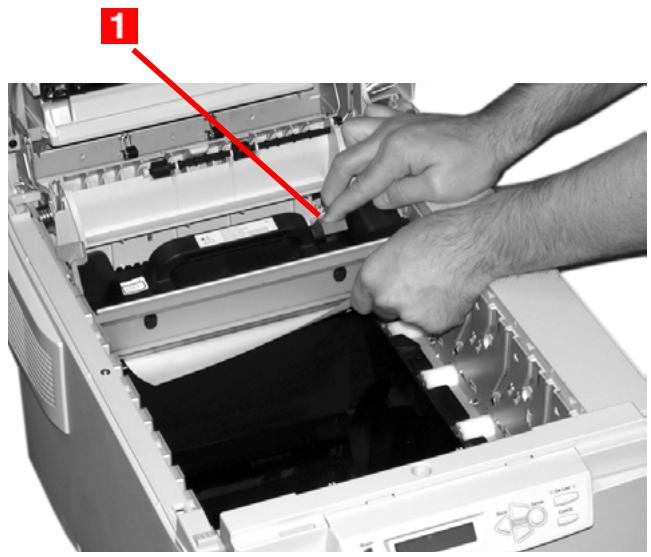 OKI C6100HDN - Avertissement! si l'imprimante a été mise sous tension, l'unité de fusion peut être brûlante! - 1