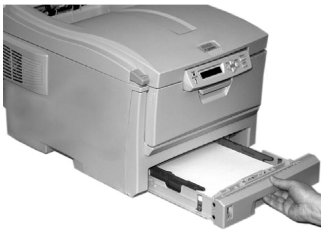 OKI C6100N - Remettez le bac à papier en place. - 1