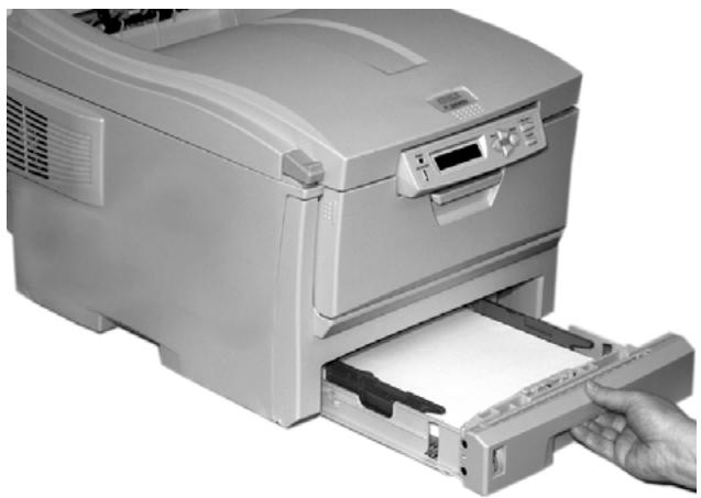 OKI C6150DN - Remettez le bac à papier en place. - 1