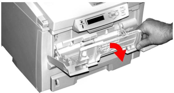 OKI C6150DN - Ouvrez le bac multifonction. - 2