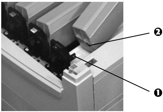 OKI C9400DXN - Installez les cartouches de toner - 1