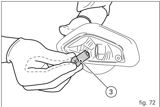 DUCATI MULTISTRADA 1100 - Changing the front turn indicator bulbs - 2