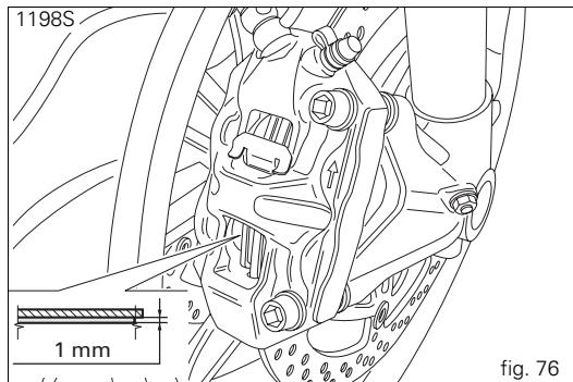 DUCATI 1198 - Checking the brake pads for wear - 3