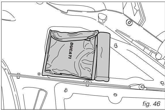 DUCATI 999 - Tool kit and accessories (fig. 45 and 46) - 2