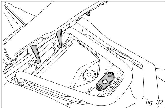 DUCATI 999 - Closing (fig. 32) - 1