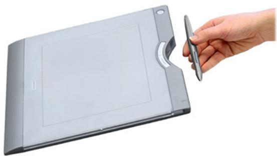 WACOM GRAPHIRE - HOLDING THE PEN - 3