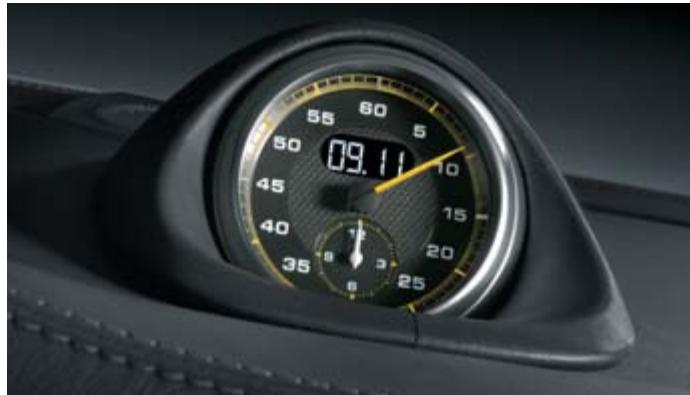 PORSCHE 911 GT2 - Luggage compartment. - 2