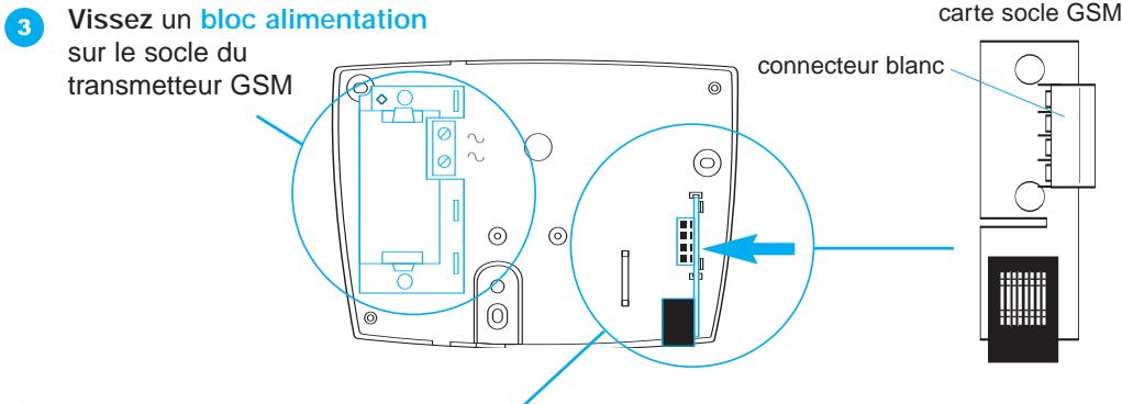 LEGRAND 432 15 - Découpez le socle de la centrale au-dessous de la languette d'autoprotection à l'arrachement pour permettre le passage du connecteur RJ45 - 1