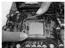 ASROCK G41M-VS3 - CPU Installation - 12