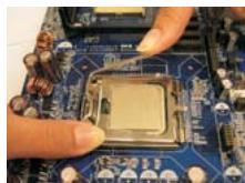 ASROCK G41M-GS3 - CPU Installation - 12