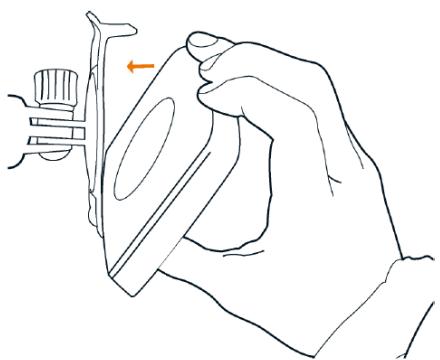 NAVIGON 5100 MAX - Placing the Navigation Device in the Cradle - 1