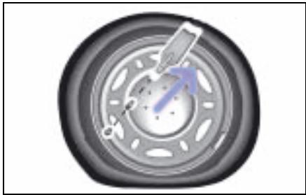 SMART FORTWO COUPE - Repairing tyres with the aid of the breakdown kit - 2