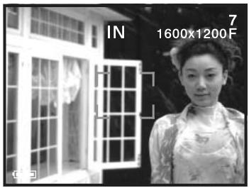 MINOLTA DIMAGE E223 - Focus lock - 2