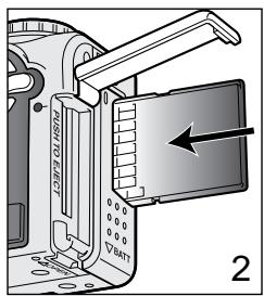MINOLTA DIMAGE F100 - Changing the memory card - 2