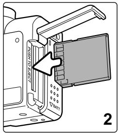 MINOLTA DIMAGE F200 - Changing the memory card - 3