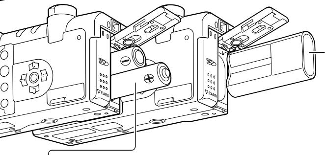 MINOLTA DIMAGE F200 - Inserting batteries - 3