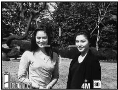 MINOLTA DIMAGE G400 - Shooting with Focus Lock - 2