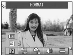 MINOLTA DIMAGE G400 - Formatting a Memory Card - 1