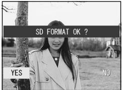 MINOLTA DIMAGE G400 - Formatting a Memory Card - 2