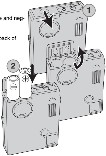 MINOLTA DIMAGE X20 - INSERTING THE BATTERY - 1