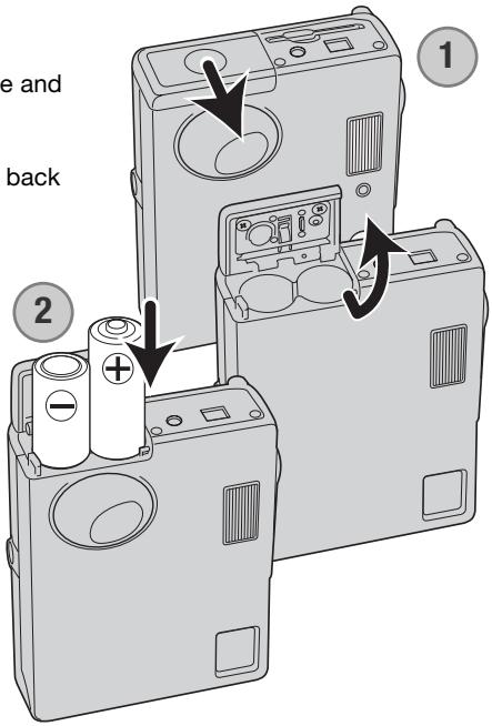 MINOLTA DIMAGE X21 - INSERTING THE BATTERIES - 1